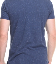 市场上装-T恤-时尚男装t恤