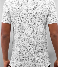 市场上装-T恤-时尚男装t恤