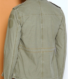 市场上装-夹克-时尚商务夹克