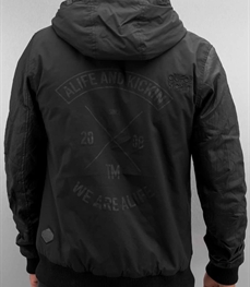 市场上装-夹克-时尚男装夹克