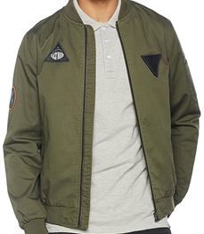 市场上装-夹克-时尚男装夹克