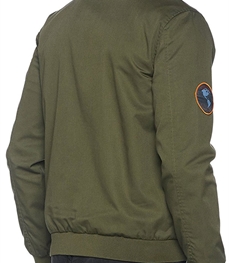 市场上装-夹克-时尚男装夹克