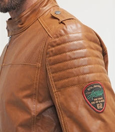 市场上装-皮衣-时尚商务皮衣