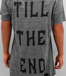 市场上装-T恤-时尚男装t恤