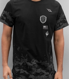 市场上装-T恤-时尚男装t恤