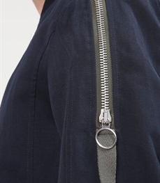 市场上装-夹克-时尚商务夹克