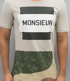 市场上装-T恤-时尚男装t恤