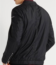 市场上装-夹克-时尚商务夹克