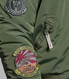 市场上装-夹克-时尚男装夹克