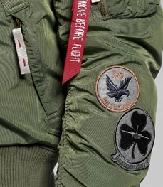 市场上装-夹克-时尚男装夹克