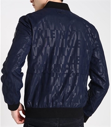 市场上装-夹克-时尚商务夹克