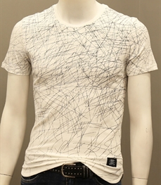 市场上装-T恤-时尚男装t恤