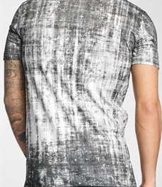 市场上装-T恤-时尚男装t恤