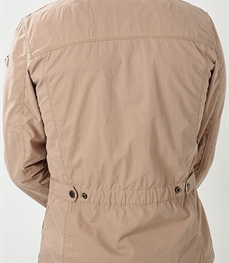 市场上装-夹克-时尚男装夹克