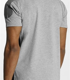 市场上装-T恤-时尚男装t恤