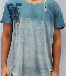 市场上装-T恤-时尚男装t恤