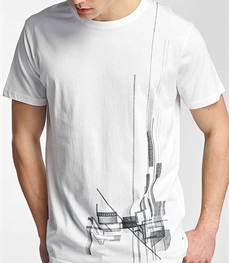 市场上装-T恤-时尚男装t恤