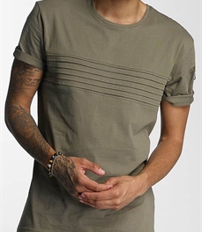 市场上装-T恤-时尚男装t恤