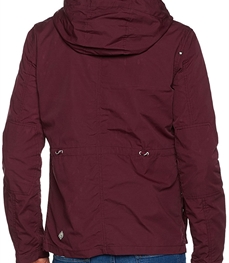 市场上装-夹克-时尚男装夹克