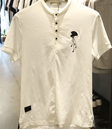 市场上装-T恤-时尚男装t恤