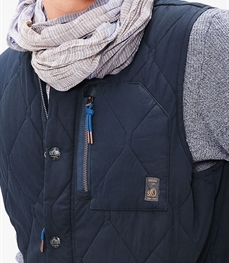 市场上装-马夹-时尚男装马甲