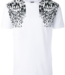 市场上装-T恤-休闲男装t恤