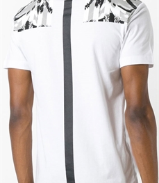 市场上装-T恤-休闲男装t恤