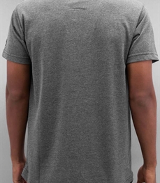 市场上装-T恤-时尚男装t恤