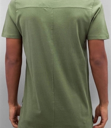 市场上装-T恤-时尚男装t恤