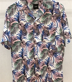 市场上装-衬衫-（实拍）时尚商务衬衫