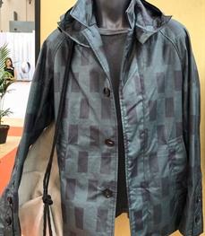 市场上装-大衣-（实拍）时尚商务大衣