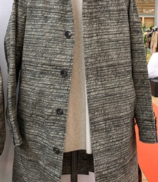 市场上装-大衣-（实拍）时尚商务大衣