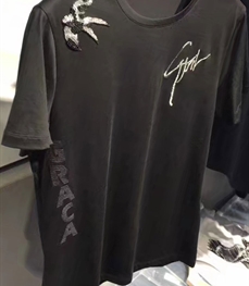 市场上装-T恤-时尚男装t恤