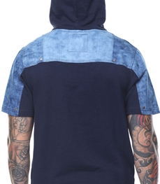 市场上装-T恤-时尚男装t恤