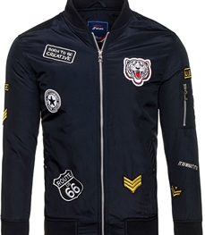 市场上装-夹克-时尚男装夹克