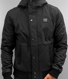 市场上装-夹克-时尚男装夹克