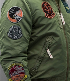 市场上装-夹克-时尚男装夹克