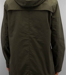 市场上装-中长外套-时尚男装中长外套