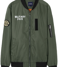 市场上装-夹克-时尚男装夹克