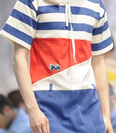 市场上装-T恤-休闲男装t恤