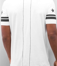 市场上装-T恤-时尚男装t恤