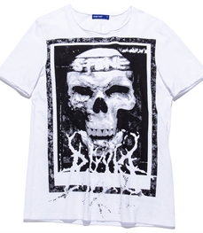 市场上装-T恤-时尚男装t恤