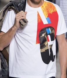 市场上装-T恤-休闲男装t恤