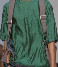 市场上装-T恤-休闲男装t恤