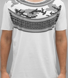 市场上装-T恤-时尚男装t恤