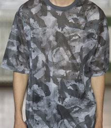 市场上装-T恤-休闲男装t恤