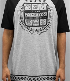 市场上装-T恤-时尚男装t恤