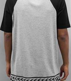 市场上装-T恤-时尚男装t恤