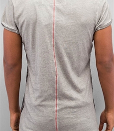 市场上装-T恤-时尚男装t恤