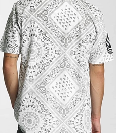 市场上装-T恤-时尚男装t恤